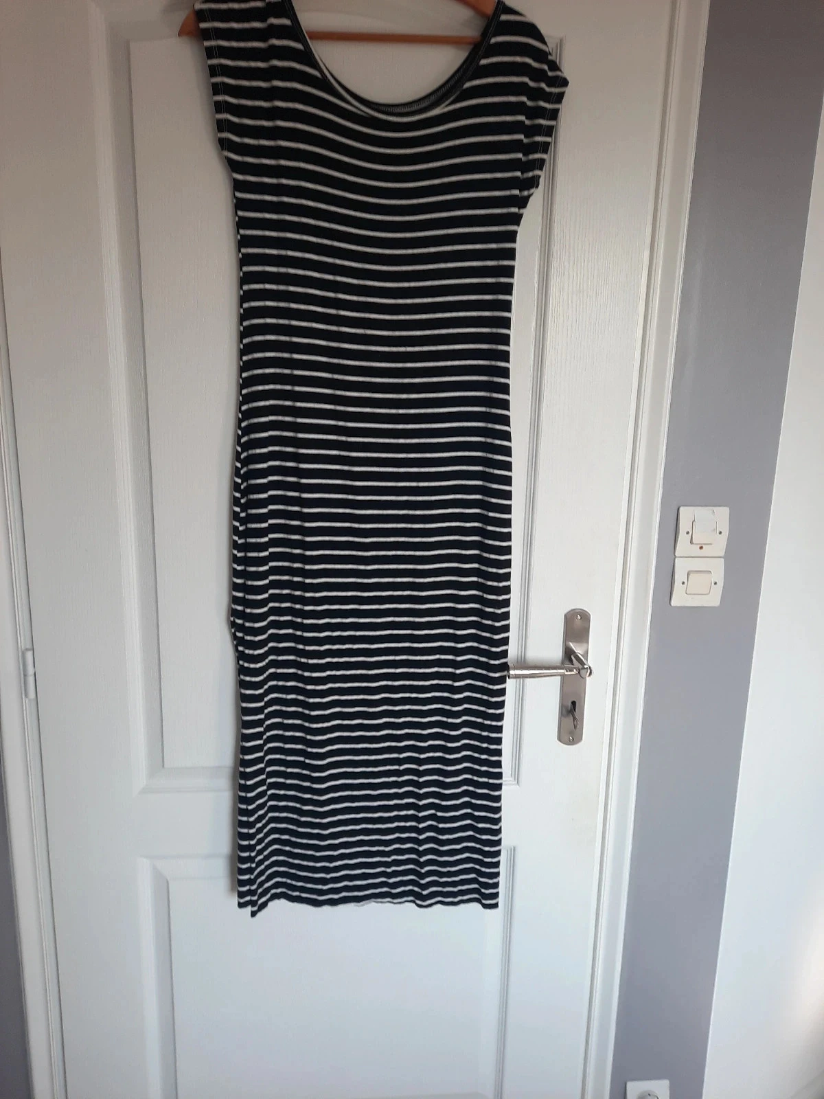 Robe longue taille  s h&m ouverte sur le cote